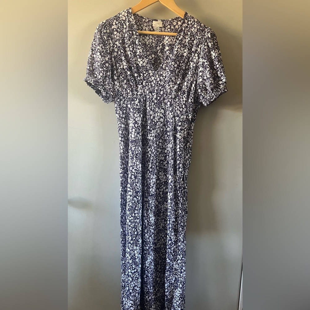 a new day Navy and White Floral V-Neck Maxi Dress Size Medium